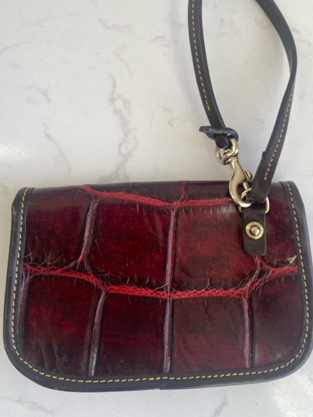 Dooney & Bourke Croc Embossed Leather Wristlet vintage Nile Collection. - Picture 4 of 10